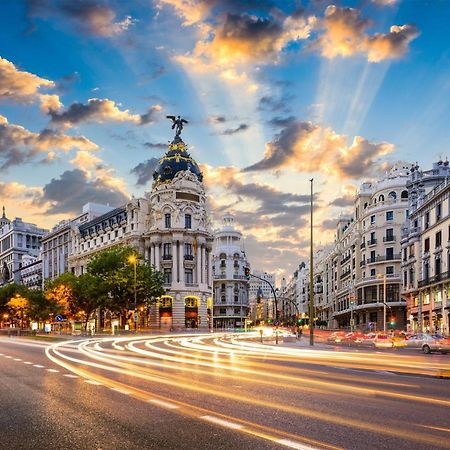 Bed and Breakfast La Reina De Gran Via - Parking Tph Madryt Zewnętrze zdjęcie