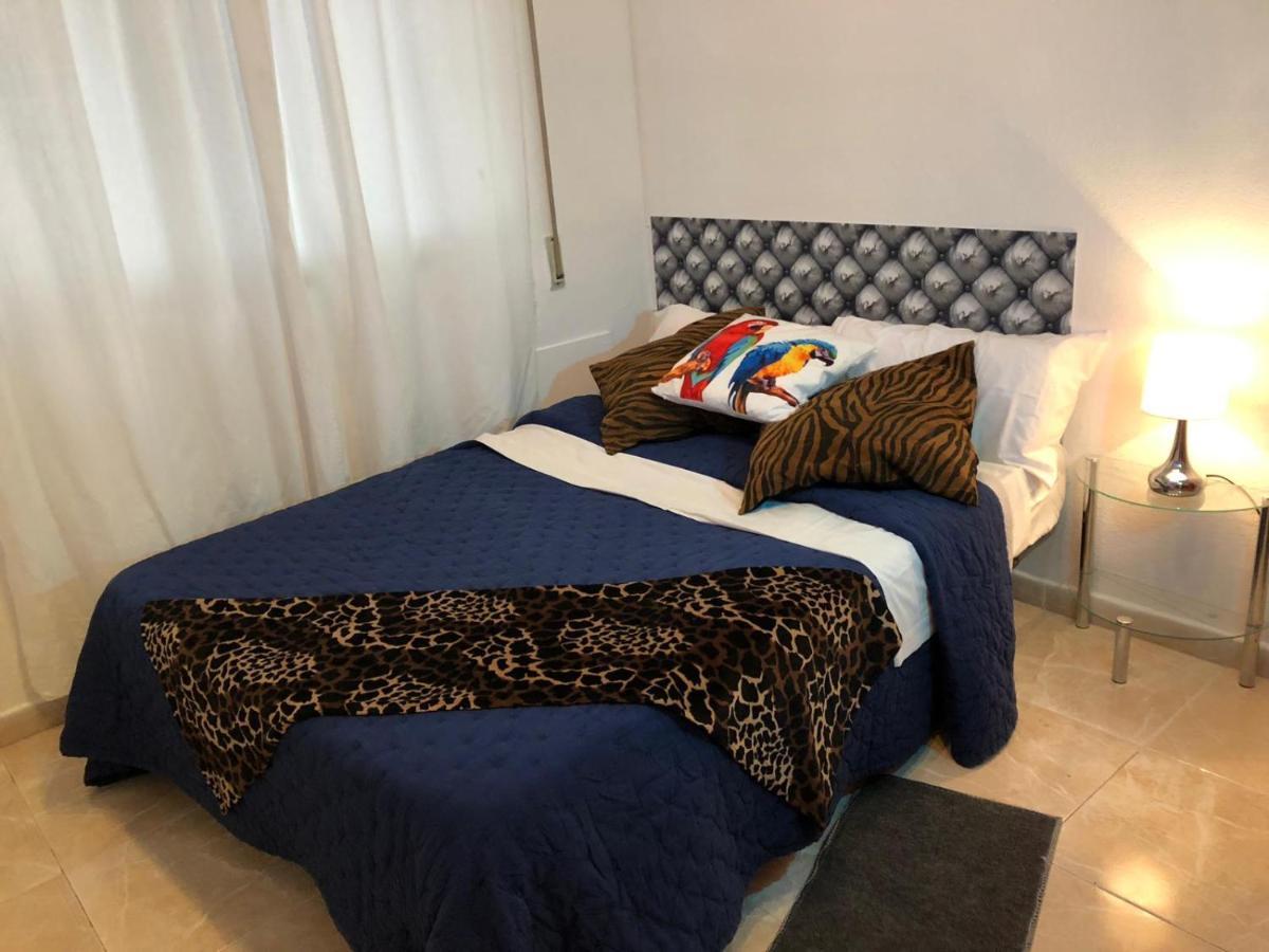 Bed and Breakfast La Reina De Gran Via - Parking Tph Madryt Zewnętrze zdjęcie